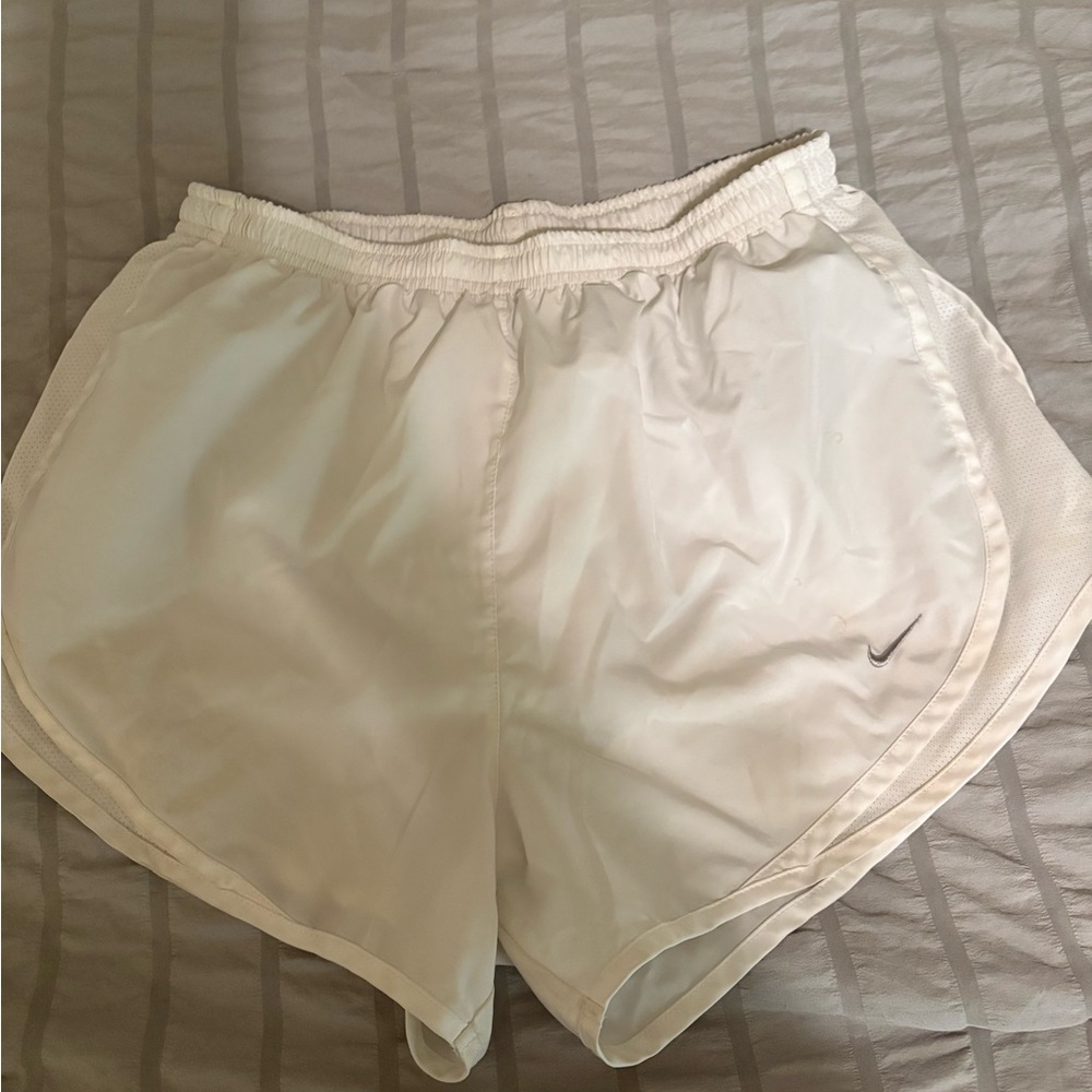 Nike White Athletic Shorts Lightweight and Breathable